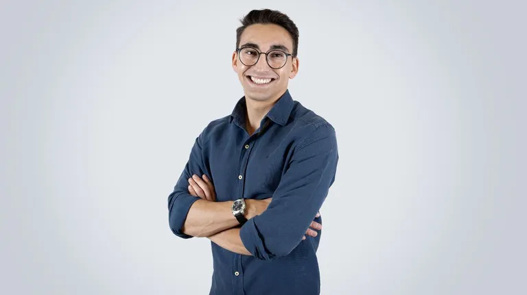 Carlos Galán, uno de los divulgadores de finanzas personales e inversión inmobiliaria más conocidos en el mundo hispanohablante.